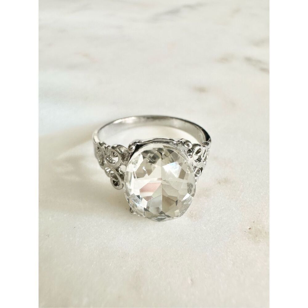 Sparkly oval rhinestone ring size 10 - Picture 2 of 4